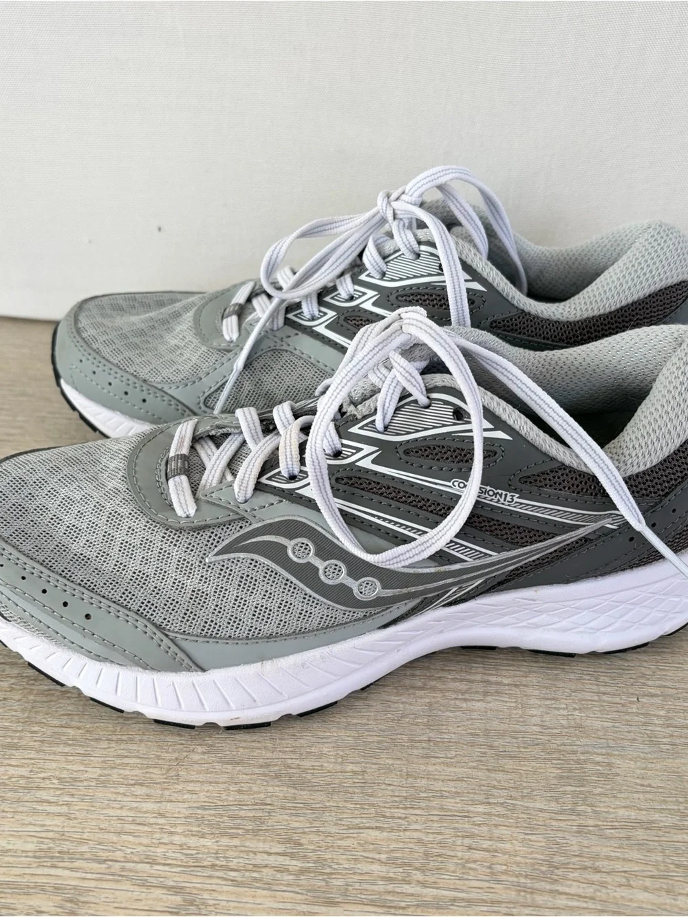 Saucony Cohesion 13 Running Shoes Sneakers Womens 7.5 Wide Gray White Athletic